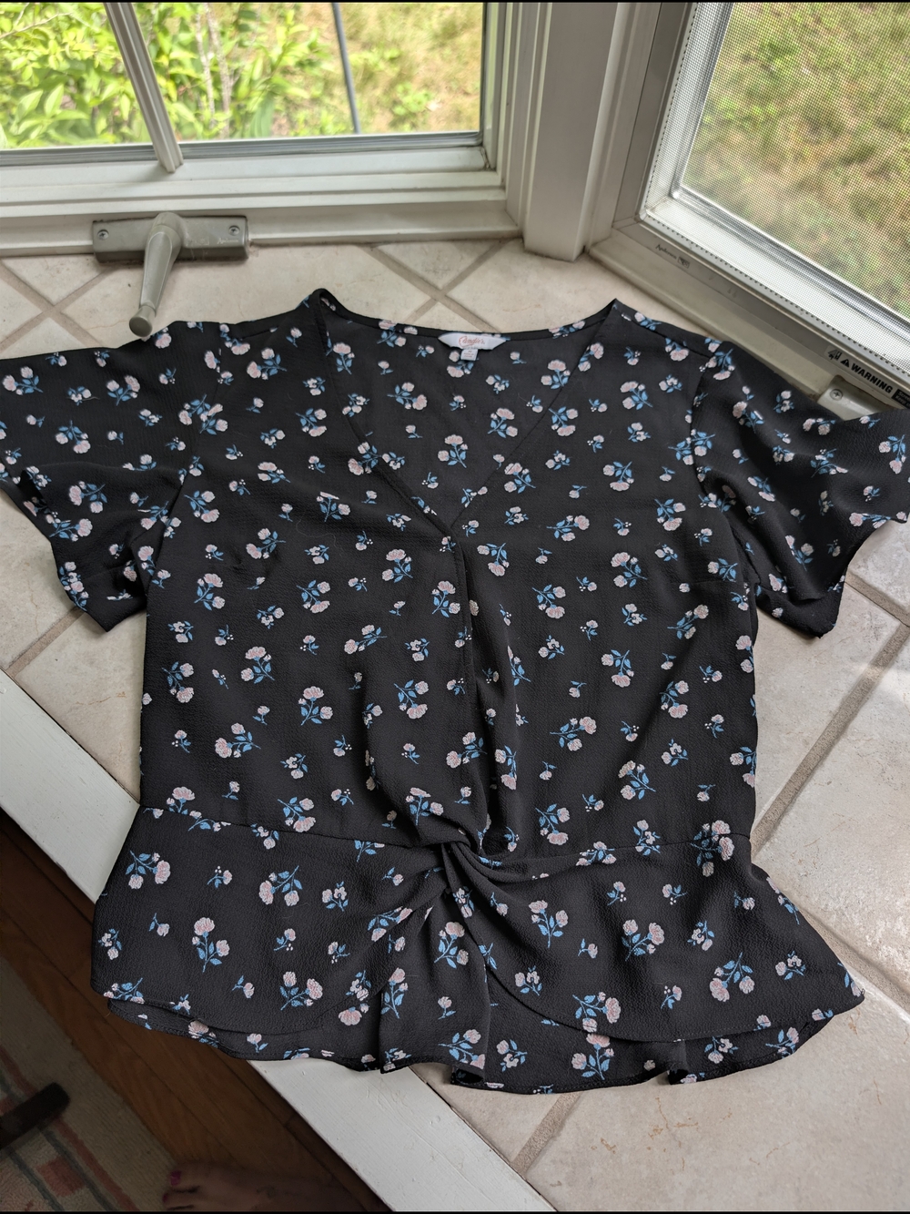 Women's Black Floral Knot-Front Blouse